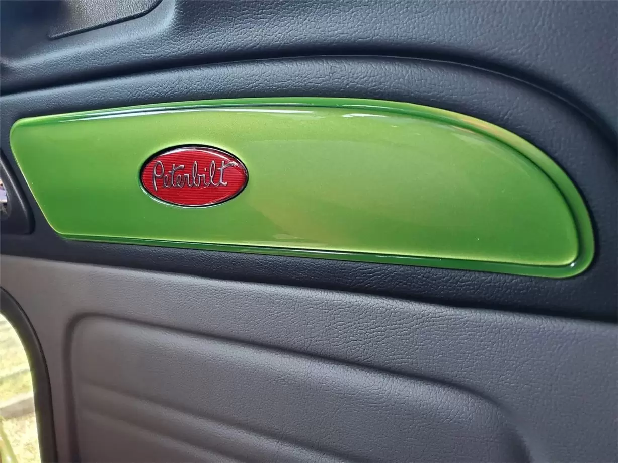 Peterbilt 365 2016–2021 Innenausstattung im Kabinenstil Viel Original-Dash-Verkleidungssatz - 1- Cockpit Innenraum Dekor 