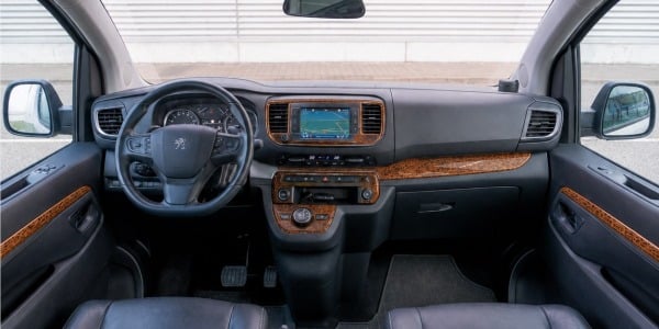 Améliorer l’intérieur du Peugeot Expert avec un kit décor de tableau de bord 3D